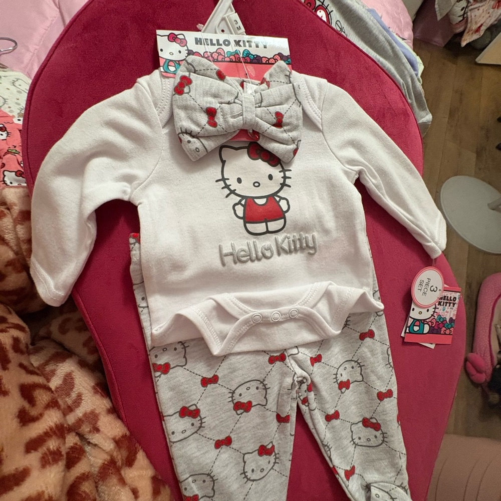 Hello Kitty White and Gray Set